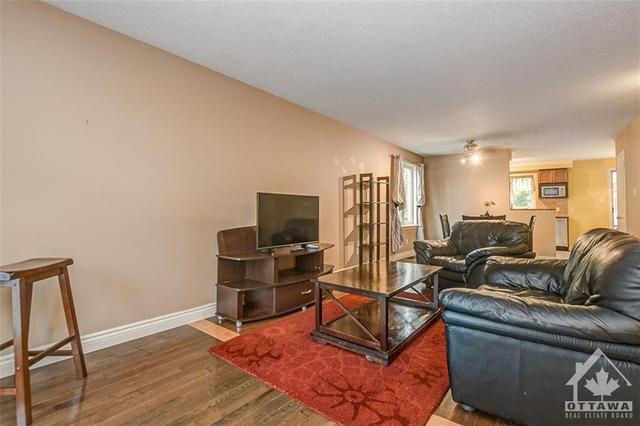 562 Reardon Private, House attached with 3 bedrooms, 2 bathrooms and 1 parking in Ottawa ON | Image 7