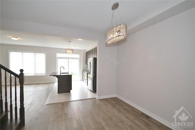 723 Megrez Way, Townhouse with 3 bedrooms, 3 bathrooms and 2 parking in Ottawa ON | Image 5
