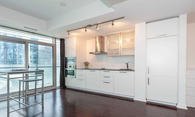 2001 - 12 York St, Condo with 1 bedrooms, 1 bathrooms and 0 parking in Toronto ON | Image 14
