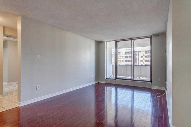 1405 - 3 Lisa St, Condo with 3 bedrooms, 2 bathrooms and 1 parking in Brampton ON | Image 11