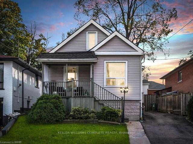 342 Queensdale Ave E, House detached with 3 bedrooms, 2 bathrooms and 3 parking in Hamilton ON | Image 1