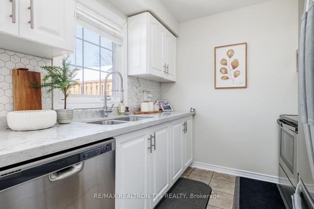 38 - 10 Bassett Blvd, Townhouse with 3 bedrooms, 3 bathrooms and 2 parking in Whitby ON | Image 2