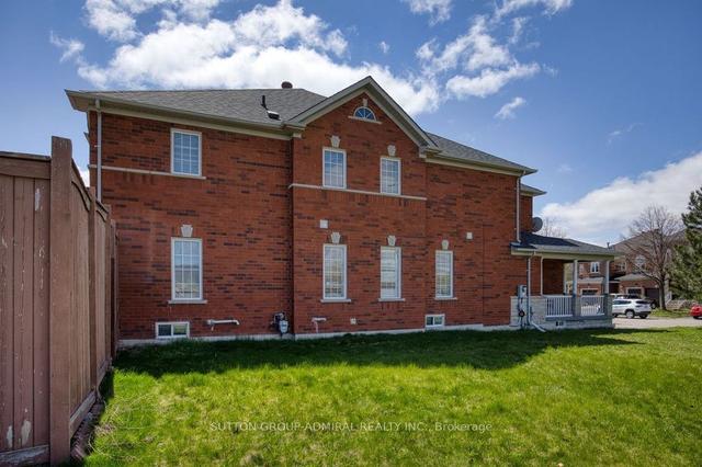84 Agostino Cres, House semidetached with 3 bedrooms, 4 bathrooms and 4 parking in Vaughan ON | Image 32