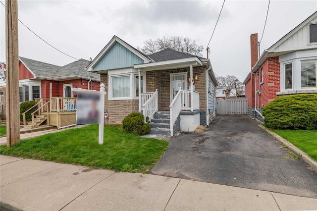19 Tragina Ave S, House detached with 2 bedrooms, 2 bathrooms and 3 parking in Hamilton ON | Image 1