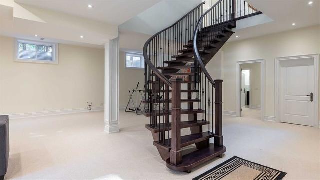 1240 Royal York Rd, House detached with 4 bedrooms, 7 bathrooms and 6 parking in Toronto ON | Image 28