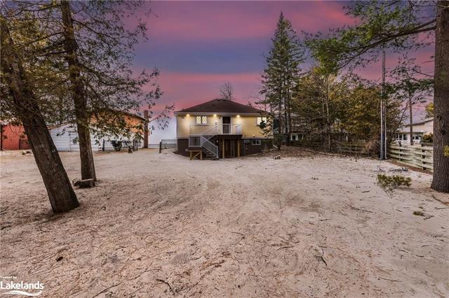 164 Santos Lane, House detached with 5 bedrooms, 2 bathrooms and 8 parking in Wasaga Beach ON | Image 1