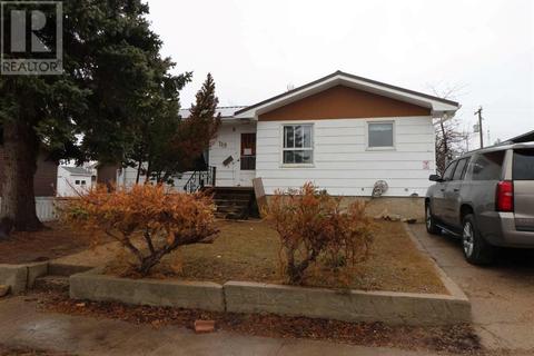 119 8 Avenue W, House detached with 3 bedrooms, 2 bathrooms and 3 parking in Bow Island AB | Card Image