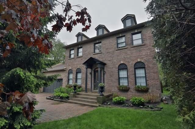 1300 Queen Victoria Ave, House detached with 4 bedrooms, 4 bathrooms and 4 parking in Mississauga ON | Image 1