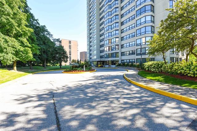 1109 - 5 Lisa St, Condo with 3 bedrooms, 2 bathrooms and 1 parking in Brampton ON | Image 12