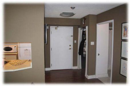 209 - 10 Laurelcrest St, Condo with 1 bedrooms, 1 bathrooms and 1 parking in Brampton ON | Image 2