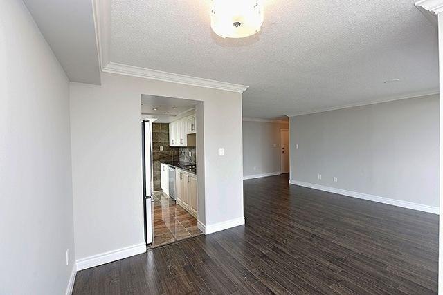 1402 - 30 Malta Ave, Condo with 3 bedrooms, 2 bathrooms and 1 parking in Brampton ON | Image 3