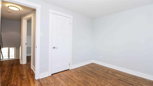 31 Jeffrey St, House detached with 3 bedrooms, 2 bathrooms and 3 parking in Barrie ON | Image 14