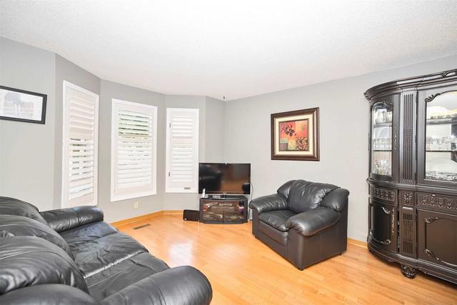 38 Consiglia Dr, House detached with 4 bedrooms, 3 bathrooms and 6 parking in St. Catharines ON | Image 5