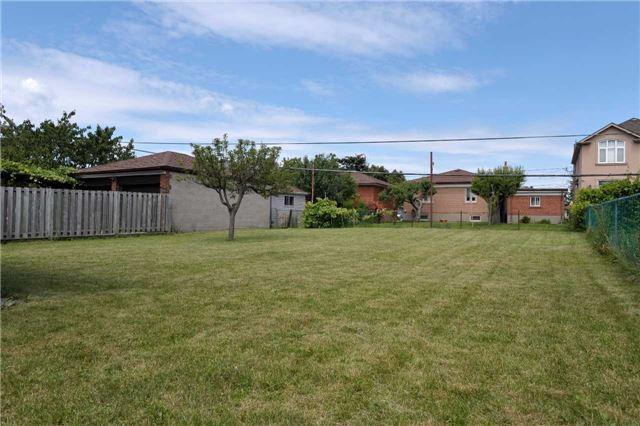 40 Bentworth Ave, House detached with 3 bedrooms, 2 bathrooms and 3 parking in Toronto ON | Image 9