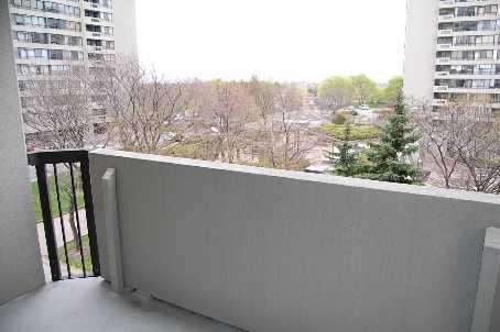 404 - 275 Bamburgh Circ, Condo with 2 bedrooms, 2 bathrooms and 1 parking in Toronto ON | Image 4