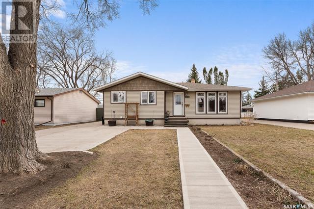 1213 Carleton Street, House detached with 5 bedrooms, 2 bathrooms and null parking in Moose Jaw SK | Image 26
