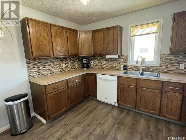 955 Quandt Crescent, House detached with 4 bedrooms, 2 bathrooms and null parking in La Ronge SK | Image 8