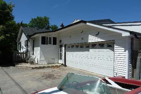 3887 Guest Rd, House detached with 2 bedrooms, 1 bathrooms and 2 parking in Innisfil ON | Image 2