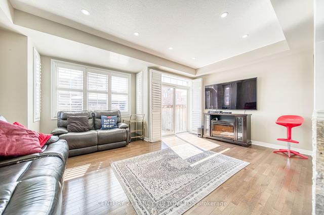 18 Bernadino St, House semidetached with 4 bedrooms, 4 bathrooms and 4 parking in Brampton ON | Image 3