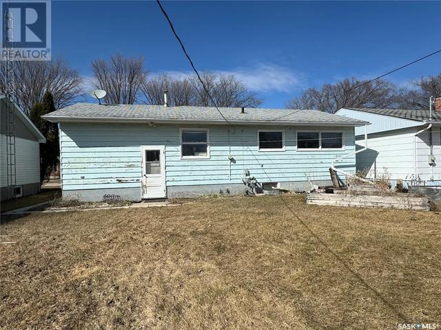 307 1st Avenue Ne, House detached with 3 bedrooms, 1 bathrooms and null parking in Preeceville SK | Image 23