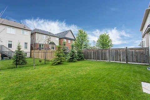 2355 Pilgrim Sq, House detached with 4 bedrooms, 3 bathrooms and 4 parking in Oshawa ON | Image 15