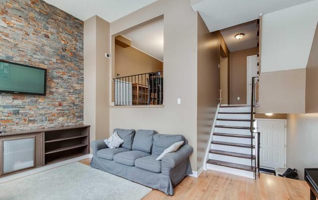 69 Collins Cres, Townhouse with 3 bedrooms, 3 bathrooms and 1 parking in Brampton ON | Image 5