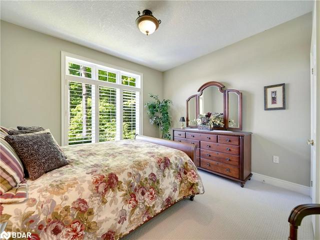 11 Hogan Court, House detached with 2 bedrooms, 3 bathrooms and 6 parking in Barrie ON | Image 14