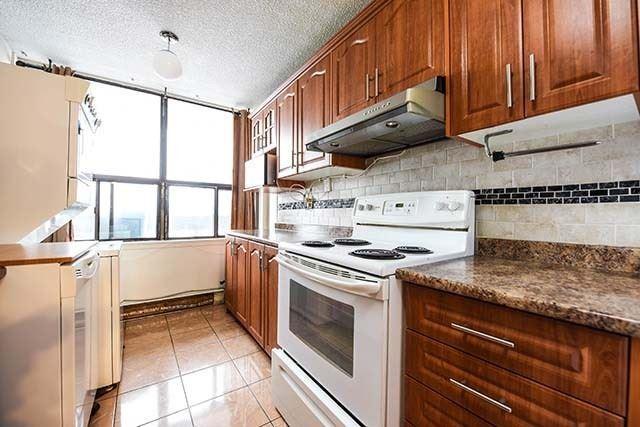 201 - 17 Knightsbridge Rd, Condo with 3 bedrooms, 2 bathrooms and 1 parking in Brampton ON | Image 9