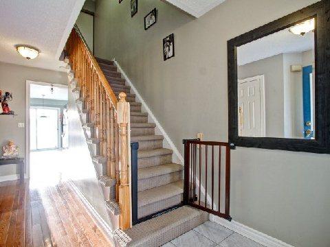 18 Heathcliffe Sq, Townhouse with 3 bedrooms, 3 bathrooms and 1 parking in Brampton ON | Image 2