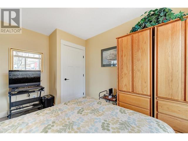 989 Laurier Avenue, House attached with 3 bedrooms, 3 bathrooms and 1 parking in Kelowna BC | Image 35