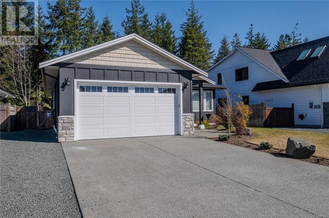 750 Salal St, House detached with 3 bedrooms, 2 bathrooms and 3 parking in Campbell River BC | Image 2