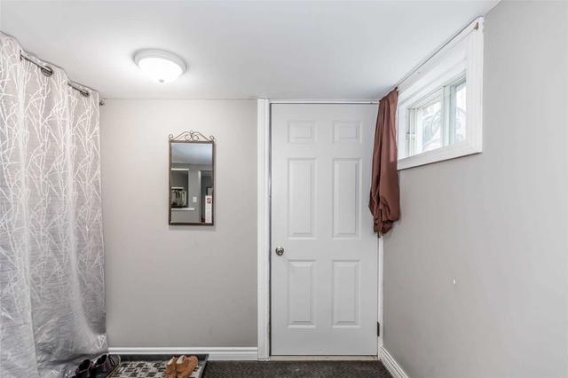 186 Duckworth St, House detached with 2 bedrooms, 2 bathrooms and 5 parking in Barrie ON | Image 15