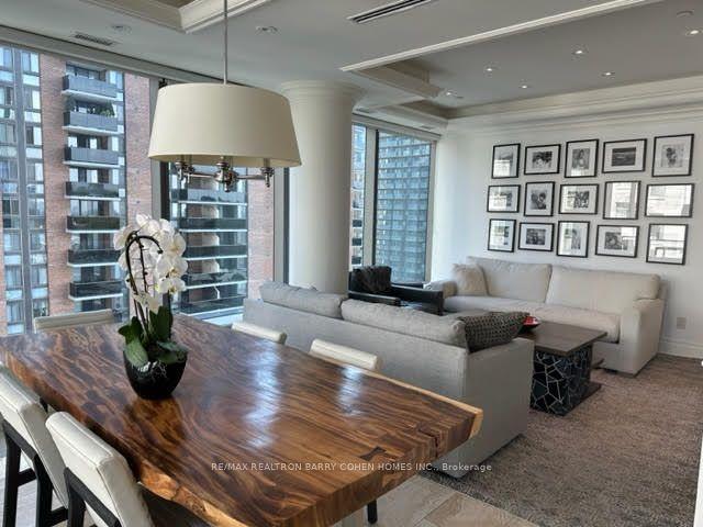 1202 - 77 Charles St W, Condo with 2 bedrooms, 2 bathrooms and 1 parking in Toronto ON | Image 2