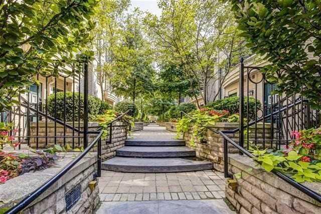 Th 23 - 1 Baxter St, Townhouse with 2 bedrooms, 2 bathrooms and 1 parking in Toronto ON | Image 1