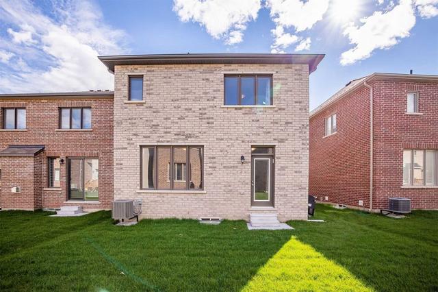 9 Emily St, House detached with 4 bedrooms, 4 bathrooms and 3 parking in Brampton ON | Image 35