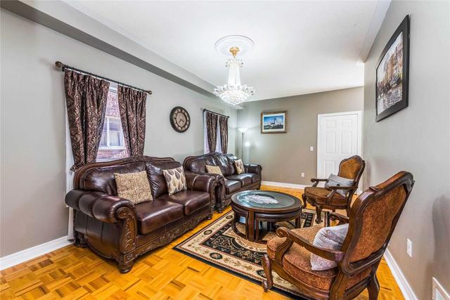 7245 Magistrate Terr, House detached with 4 bedrooms, 4 bathrooms and 6 parking in Mississauga ON | Image 3