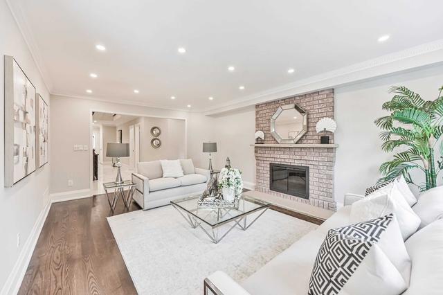 37 Turnberry Cres, House detached with 5 bedrooms, 5 bathrooms and 5 parking in Markham ON | Image 5