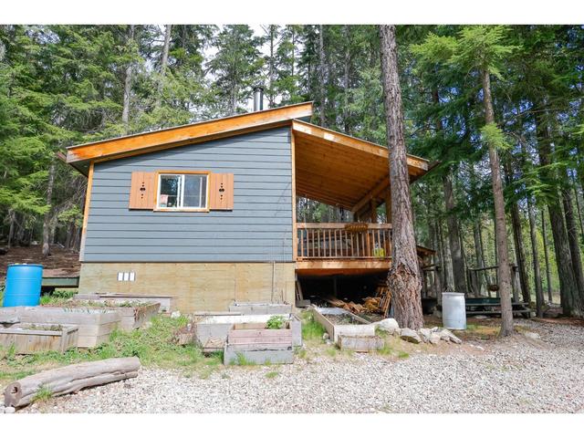 5745 Longbeach Road, House detached with 0 bedrooms, 0 bathrooms and 6 parking in Central Kootenay E BC | Image 2
