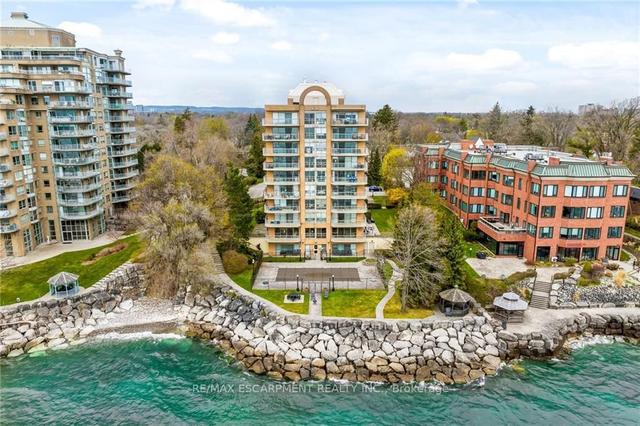 406 - 2210 Lakeshore Rd, Condo with 2 bedrooms, 2 bathrooms and 1 parking in Burlington ON | Image 1