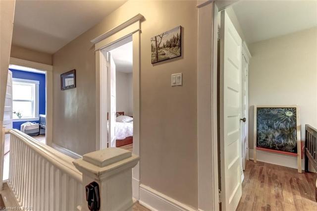 84 Colborne Street W, House semidetached with 3 bedrooms, 1 bathrooms and 4 parking in Kawartha Lakes ON | Image 6