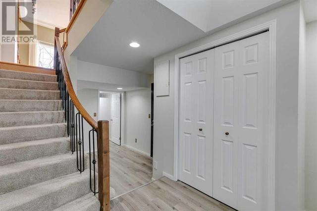 260, - 4037 42 Street Nw, House attached with 2 bedrooms, 2 bathrooms and 3 parking in Calgary AB | Image 4