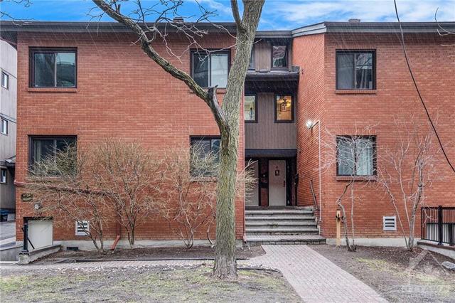 d - 37 Robinson Avenue, Townhouse with 2 bedrooms, 2 bathrooms and 1 parking in Ottawa ON | Image 2