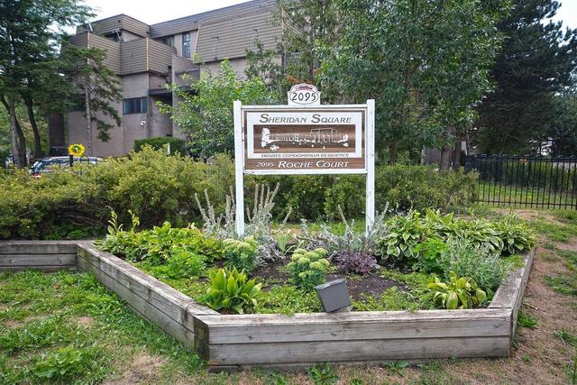 145 - 2095 Roche Crt, Townhouse with 3 bedrooms, 2 bathrooms and 1 parking in Mississauga ON | Image 1