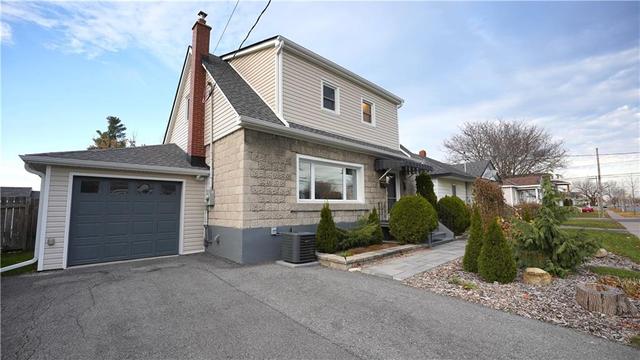 1006 Second Street E, House detached with 4 bedrooms, 2 bathrooms and 3 parking in Cornwall ON | Image 2