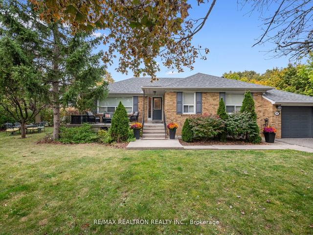61 Collinson Blvd, House detached with 3 bedrooms, 2 bathrooms and 5 parking in Toronto ON | Image 21