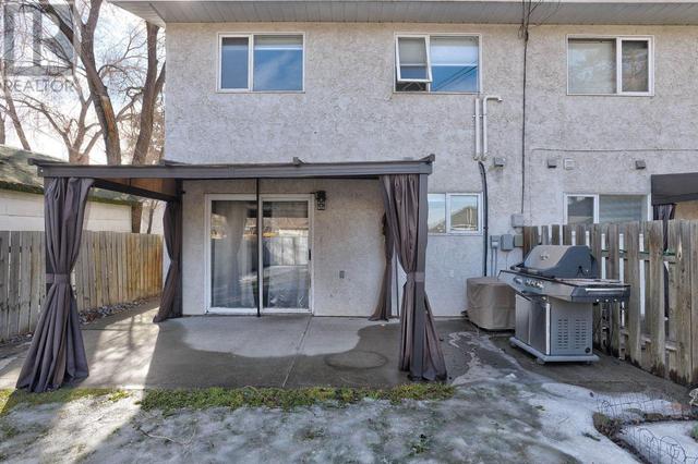 352/354 Alexander Ave, House detached with 2 bedrooms, 2 bathrooms and null parking in Kamloops BC | Image 2