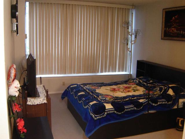 909 - 55 Elm Dr W, Condo with 2 bedrooms, 2 bathrooms and 2 parking in Mississauga ON | Image 11