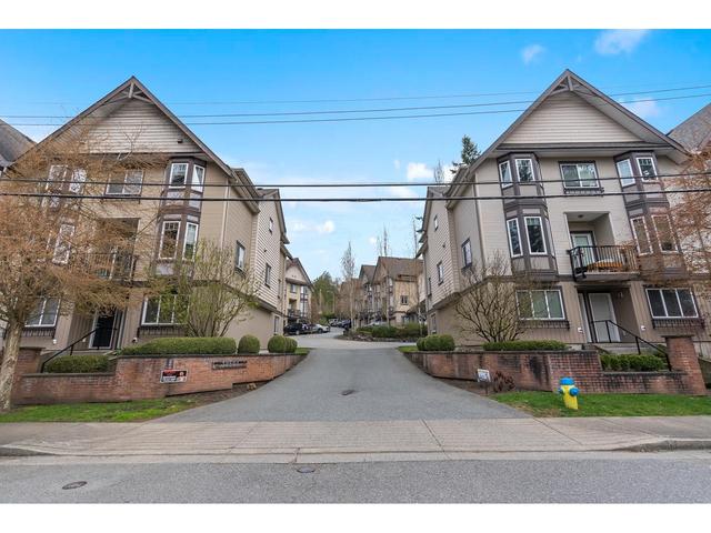 22 - 32501 Fraser Crescent, House attached with 2 bedrooms, 1 bathrooms and 1 parking in Mission BC | Image 1