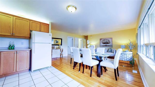 173 Yorkview Dr, House detached with 3 bedrooms, 2 bathrooms and 6 parking in Toronto ON | Image 2