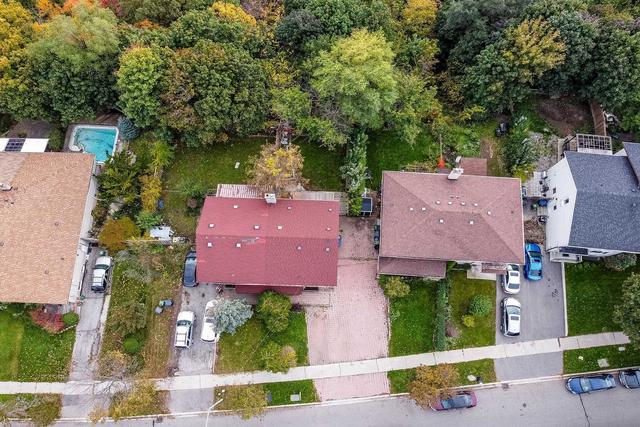 47 Lakeland Dr, House semidetached with 4 bedrooms, 3 bathrooms and 4 parking in Toronto ON | Image 32